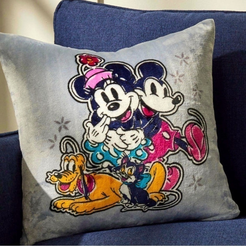 Disney’s Vera Bradley Mickey, Minnie & Pluto Throw Pillow - NWT - RETIRED! - Picture 2 of 2